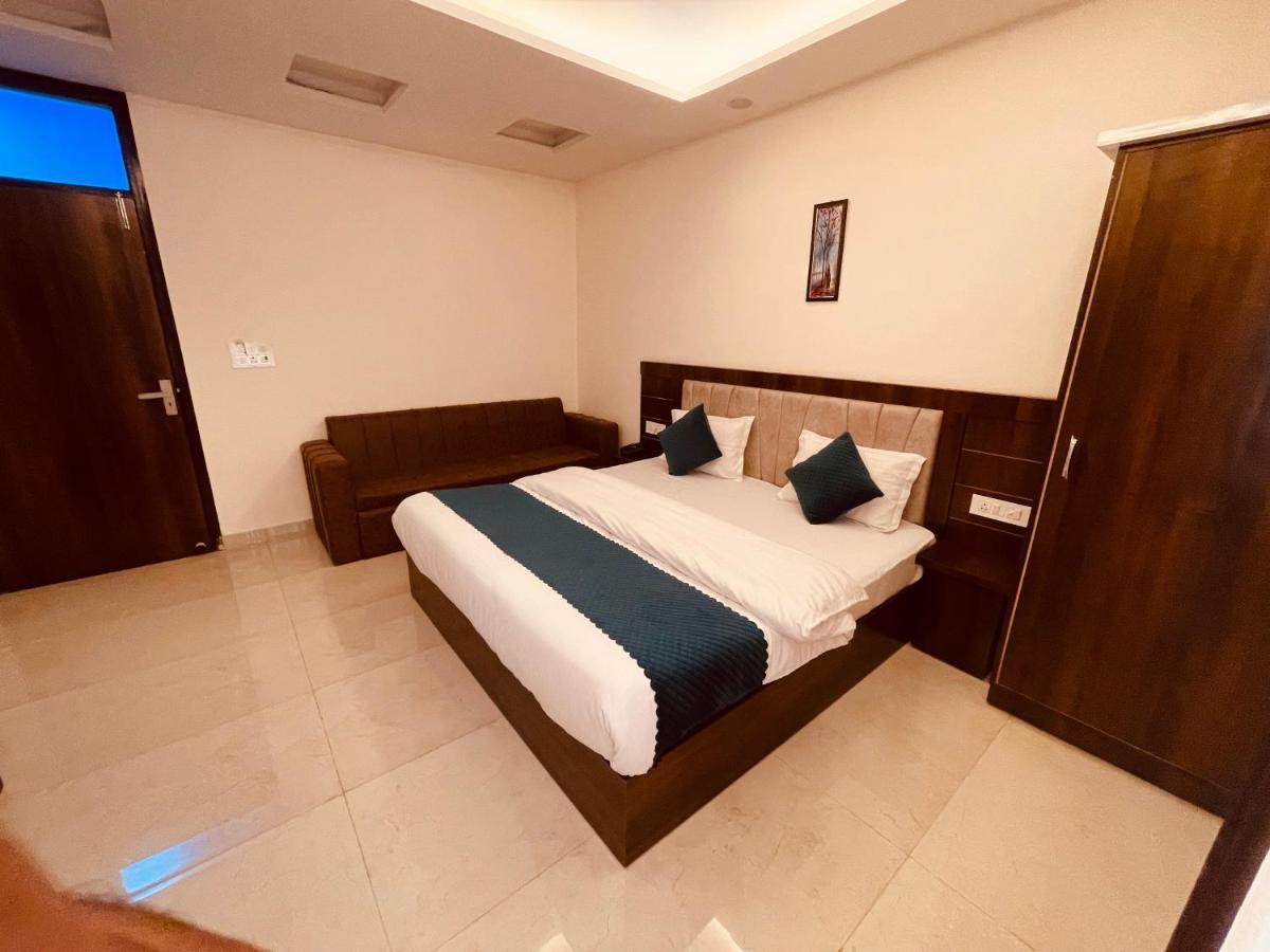 Divine Ganga - Luxury Comfort ! Travellers Delight ! Budget Friendly ! Prime Location ! Guest Favourite Haridwar Exterior photo