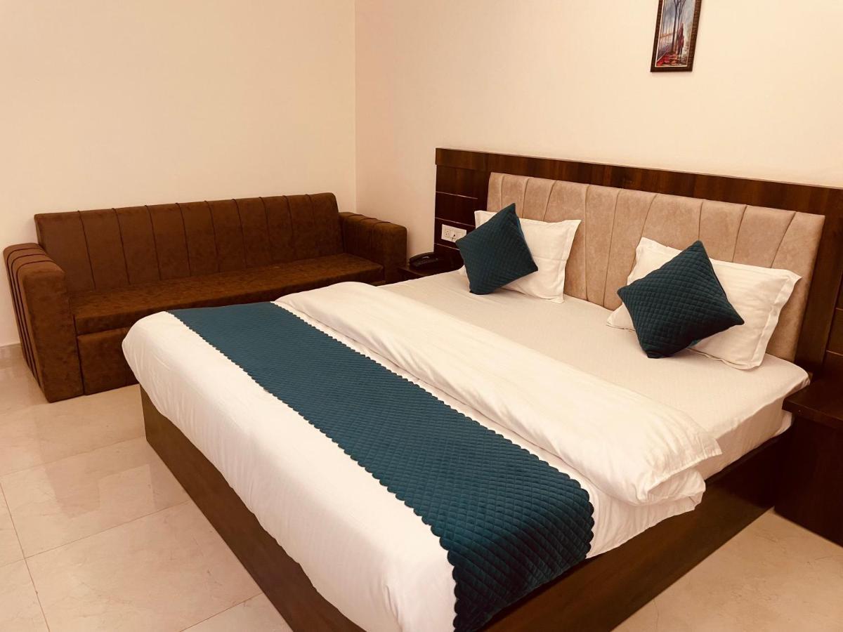Divine Ganga - Luxury Comfort ! Travellers Delight ! Budget Friendly ! Prime Location ! Guest Favourite Haridwar Exterior photo